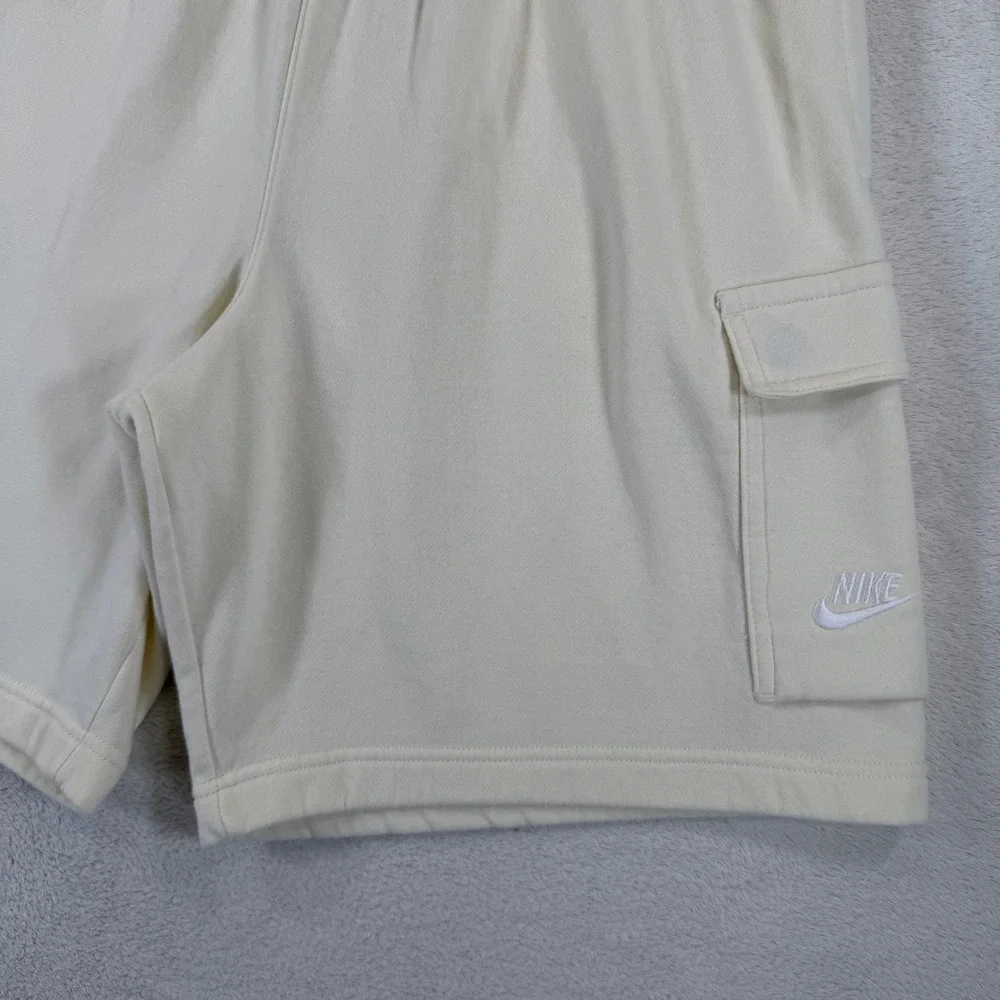 Nike Sportswear Club Mens Cargo Shorts Coconut Milk Fleece Lined Sz L CZ9956-113